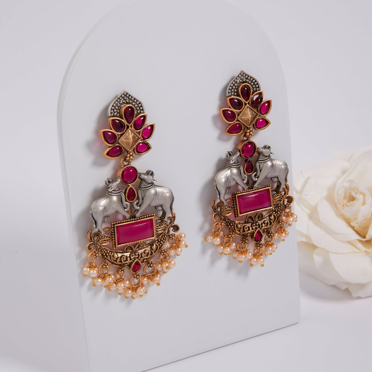Gold-Toned Earrings with Eye-Catching Stone Detail - AAGER065